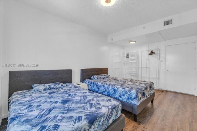 Foto del edificio - 185 SE 14th Terrace