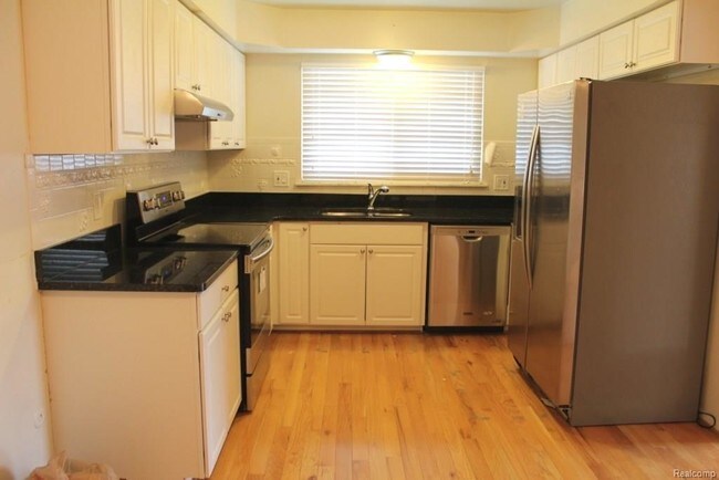 Building Photo - 4909 Queen Dr