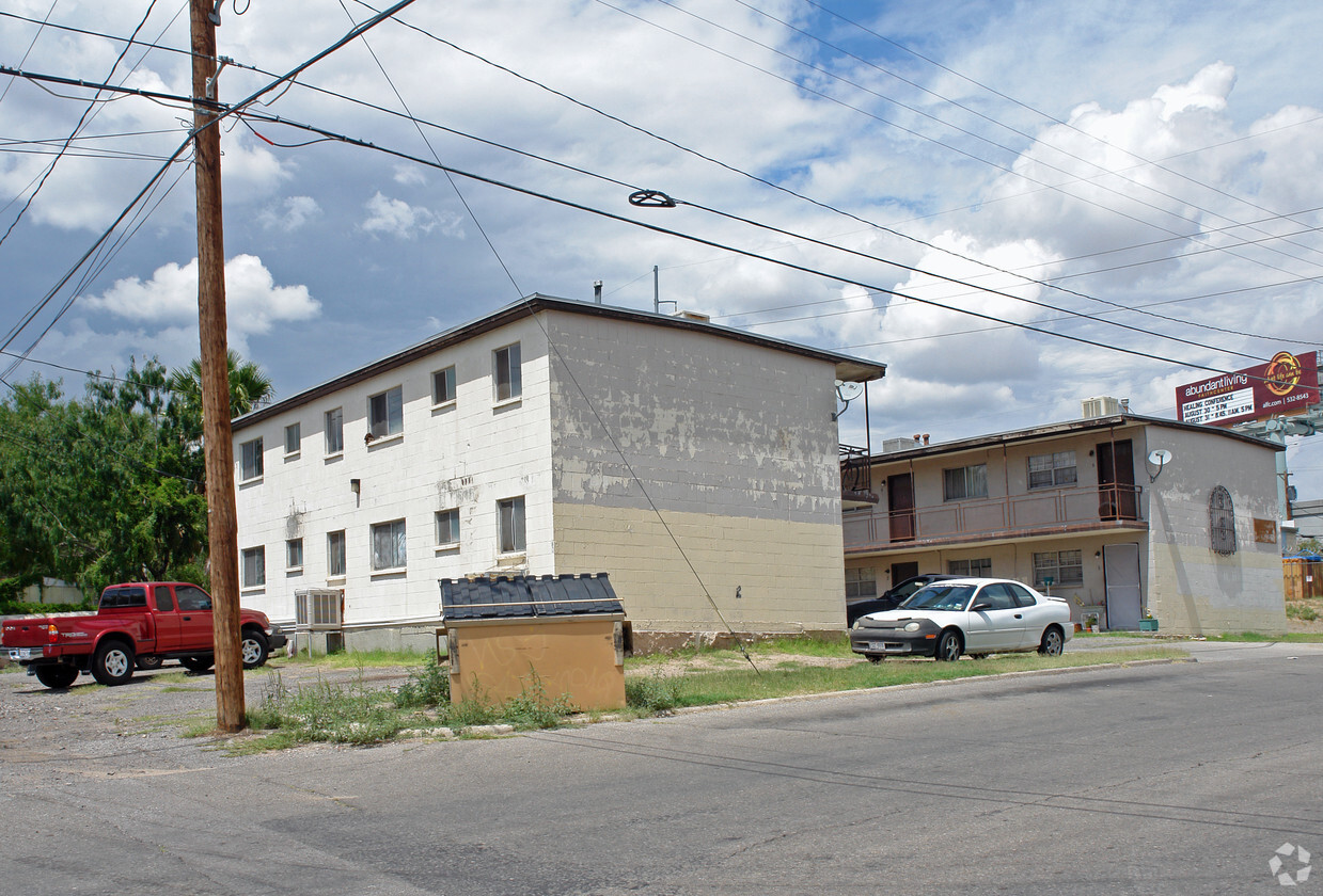 Building Photo - 5860 Cleveland Ave