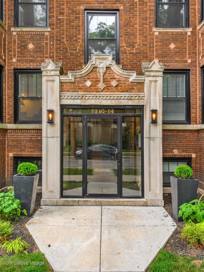 Foto del edificio - 7314 N Claremont Ave