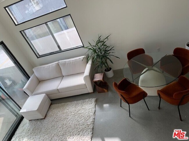 Building Photo - 2241 Hyperion Ave