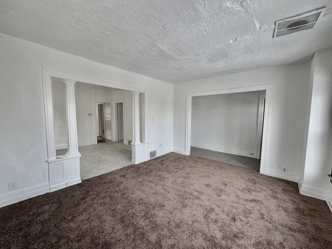 Building Photo - 4013 Beniteau St