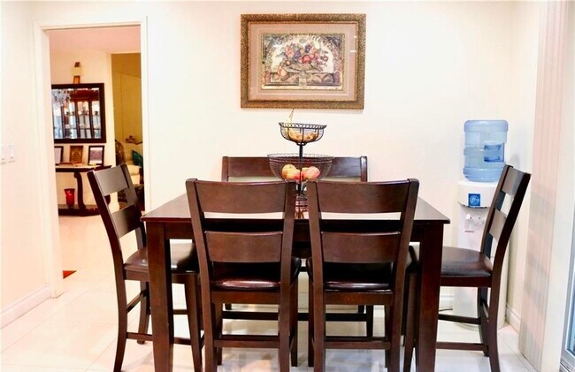 Foto del edificio - 10638 Balcom Ave