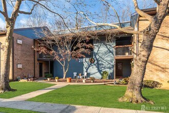 Building Photo - 218 Medford Ct