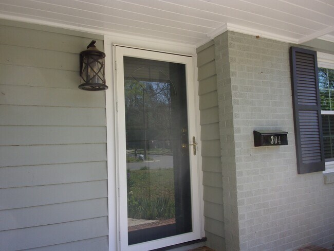 Foto del edificio - 304 Oak Dr