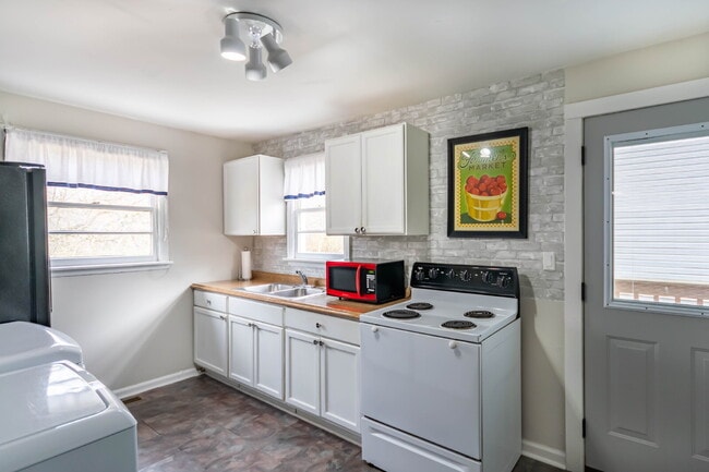 Photo - Furnished, All Inclusive Mid-term Lease! Apartment