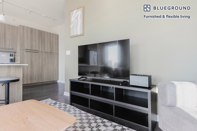 Building Photo - 730 W Couch Pl