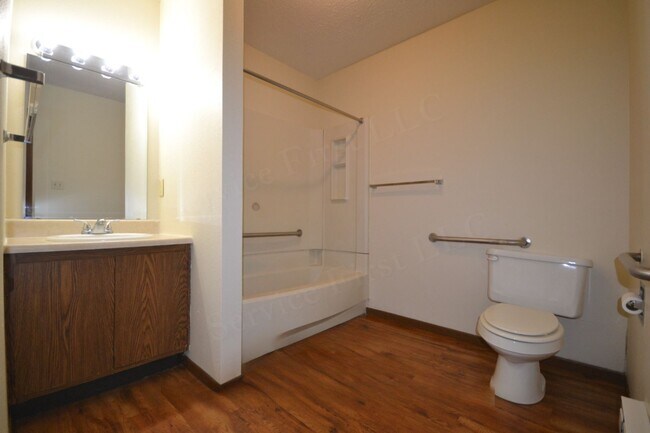 Foto del edificio - Calhoun Village Apartments