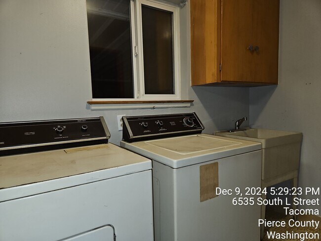 Foto del edificio - Charming 4-Bedroom 1.5 Bathroom Home in So...