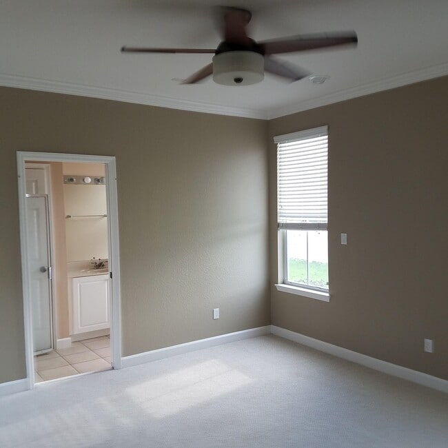 Building Photo - 3324 Calumet Dr