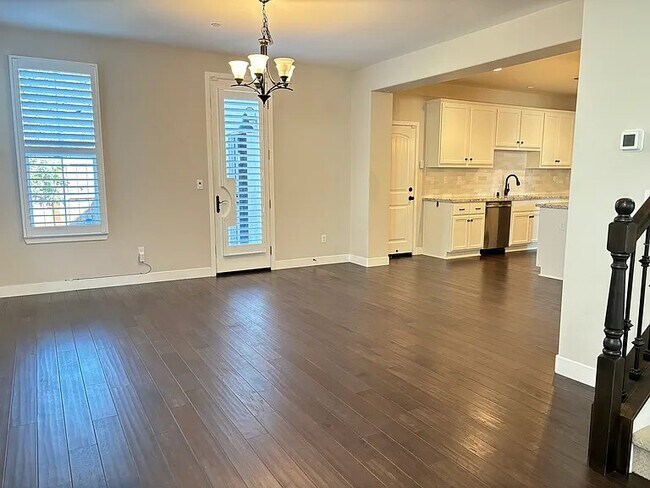 Foto del edificio - 3281 Crocker Dr