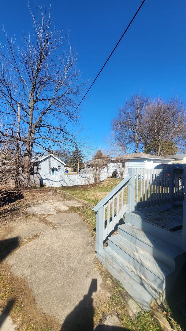 Building Photo - 2 Bed 1 Bath