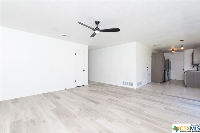 Foto del edificio - 1609 Hughes Ave