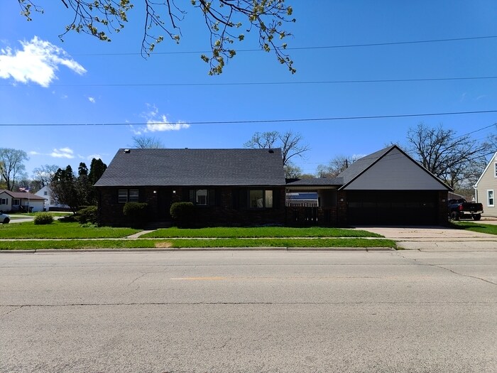 Primary Photo - 6220 East Dr