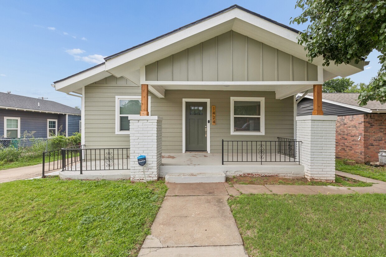 Photo - 1424 NE 8th St (Oklahoma City, OK)