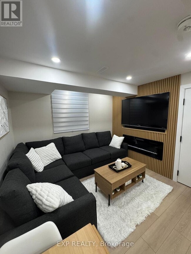 Building Photo - 925 Cobb Ct