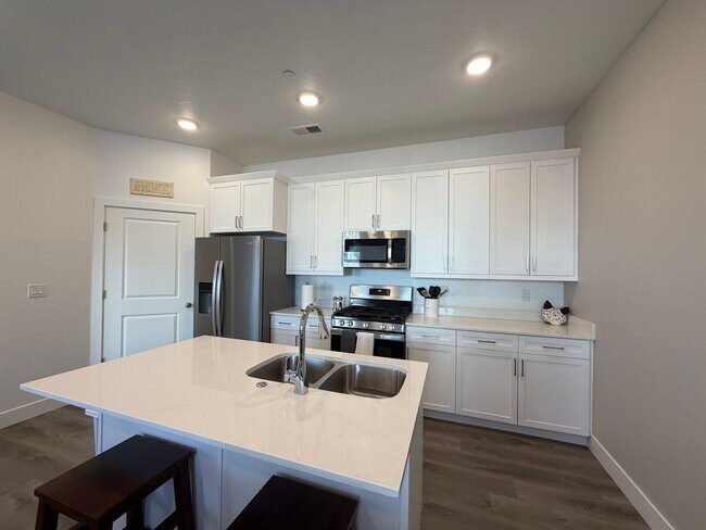 Foto del edificio - 5801 S Garnet Dr