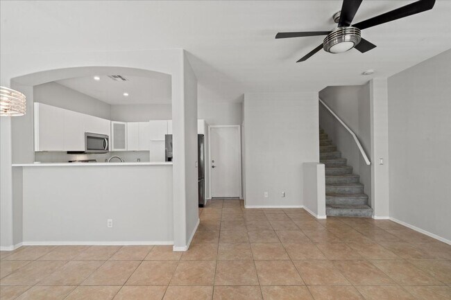 Foto del edificio - Contemporary 3 Bedroom Townhouse in Gated Community