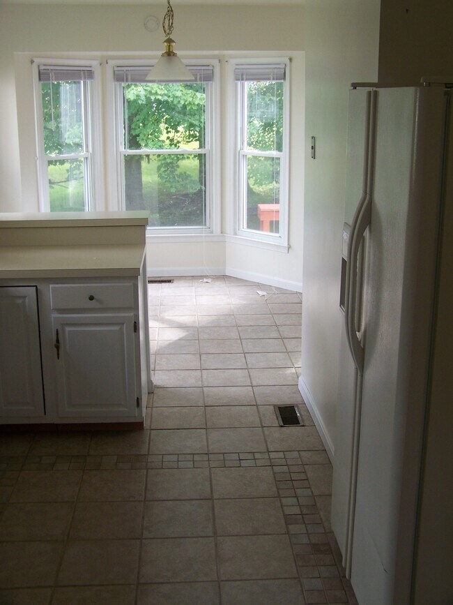 Building Photo - 14208 Greenview Dr