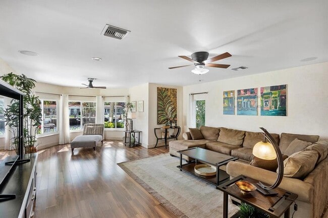 Foto del edificio - 2484 SE 12th St