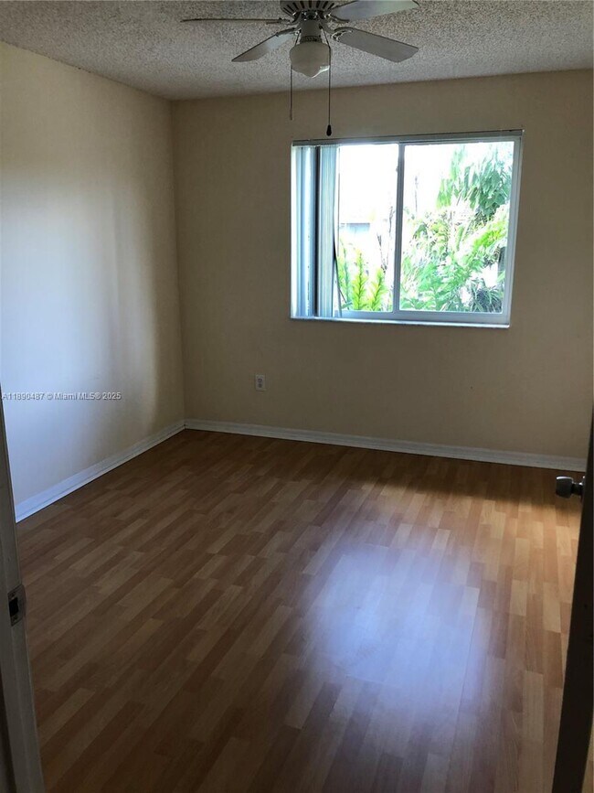Foto del edificio - 2 bedroom in Hollywood FL 33021