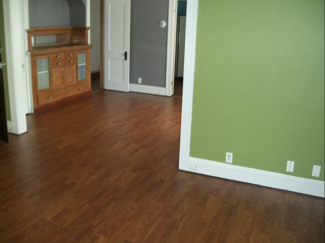 view of dining room from livingroom - 3923 Chicago Ave