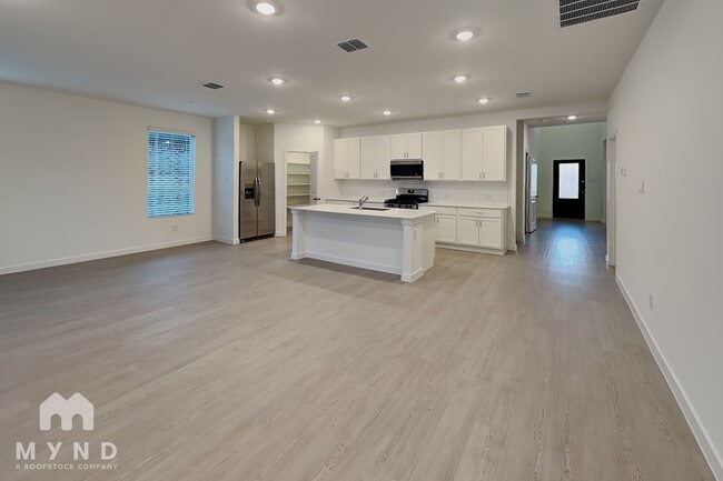 Building Photo - 1746 Milton Dr