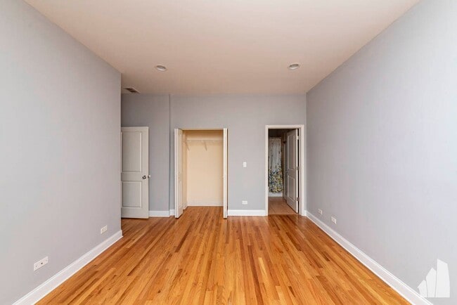 Building Photo - 1133 W Addison St