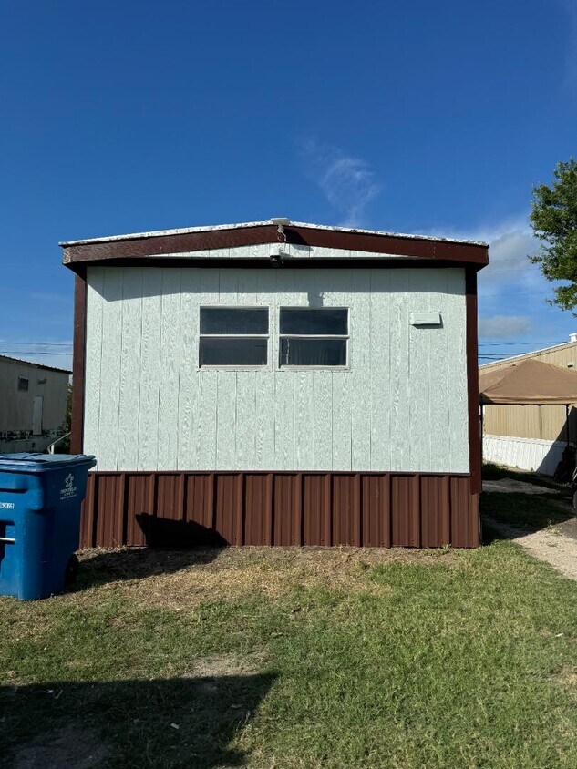 Foto principal - 2111 W Austin St