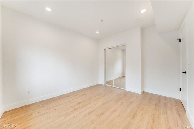 Building Photo - 3 br, 3 bath Townhome - 1802 Highland Avenue
