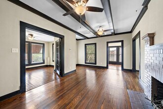 Building Photo - 811 Sul Ross St