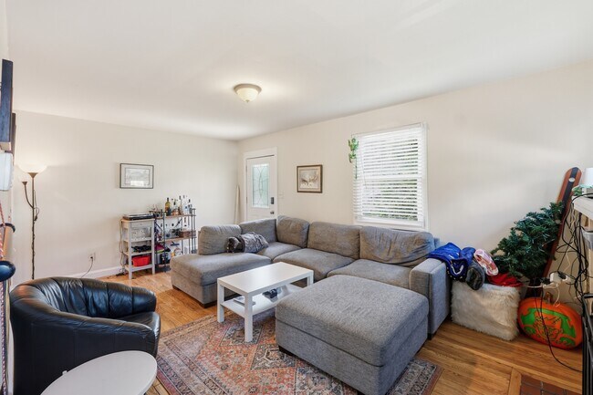 Foto del edificio - 7211 Dartmouth Ave