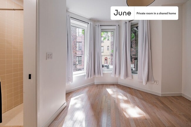 Foto del edificio - Room in Shared 4 bed/4 bath home