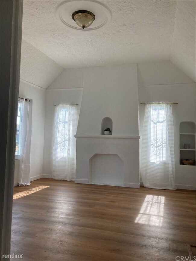 Building Photo - 1 br, 1 bath House - 701 E 84th St
