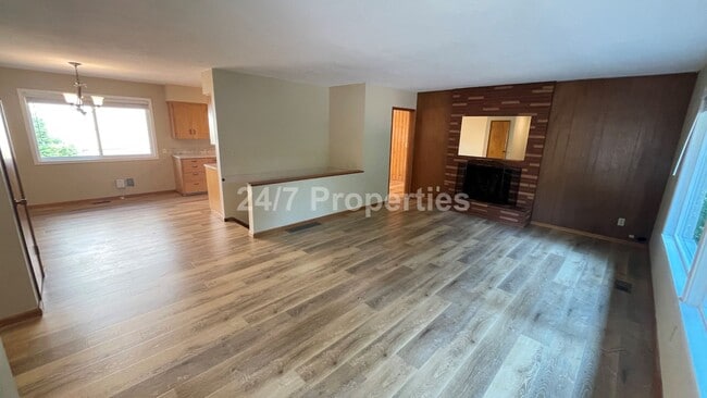 Foto del edificio - Spacious 4BD I 2BA Home w/ Separate Living...