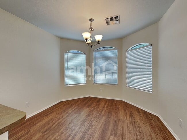 Foto del edificio - 15848 W Linden St