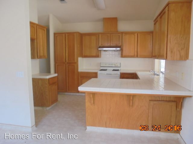 Building Photo - 1423 N Eaton Ave