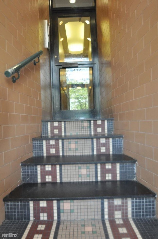 Building Photo - 414 W 49th St