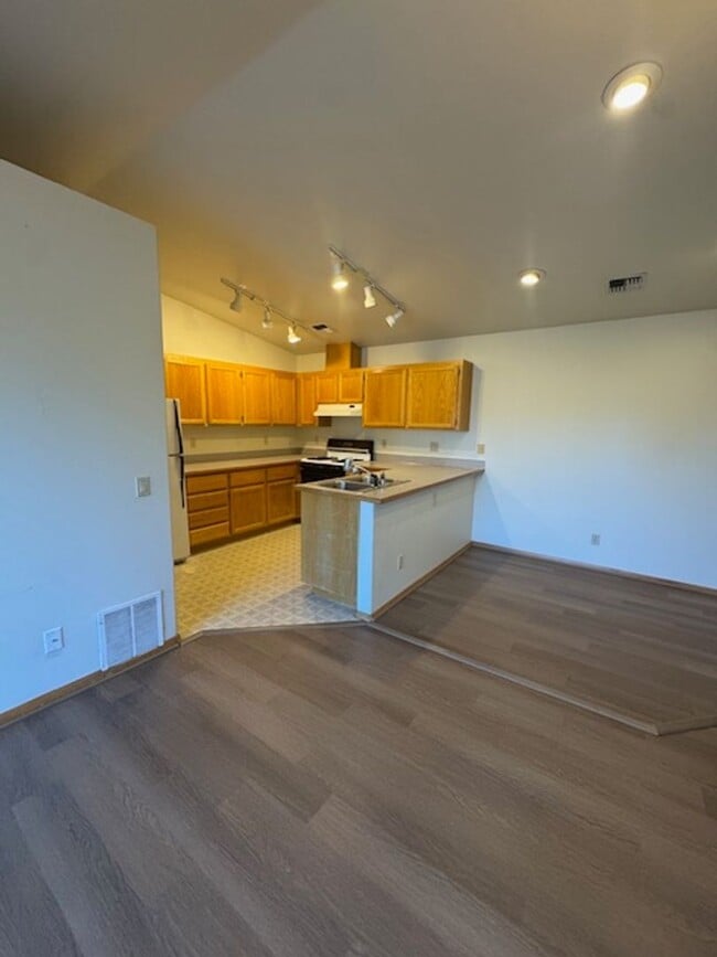 Building Photo - M150