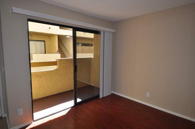 Building Photo - 12142 Oxnard St