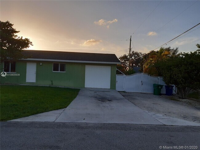 Building Photo - 1710 SW 98th Ave