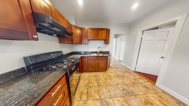 Building Photo - 44 Fenton St