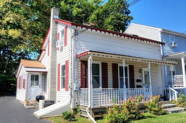 Primary Photo - 10 Oak St