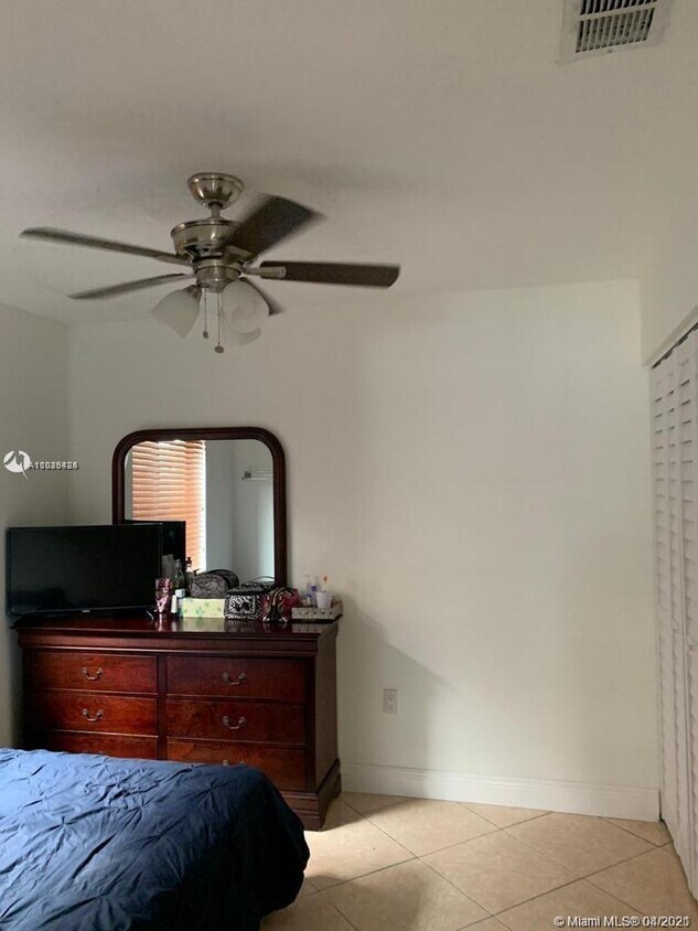Foto principal - 8995 NW 115th St