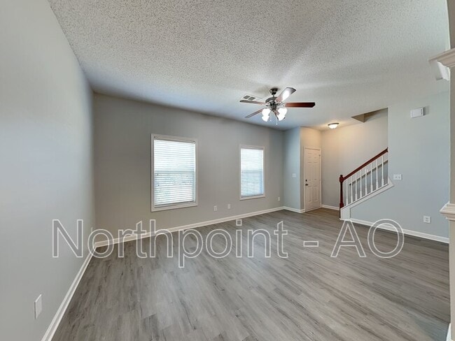 Building Photo - 8633 Thomas Ln