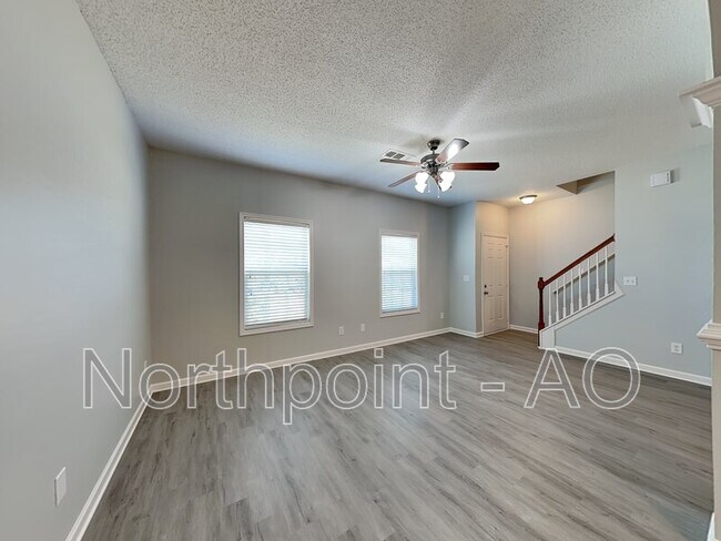 Foto del edificio - 8633 Thomas Ln