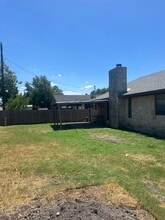 Building Photo - 2208 Jason Dr