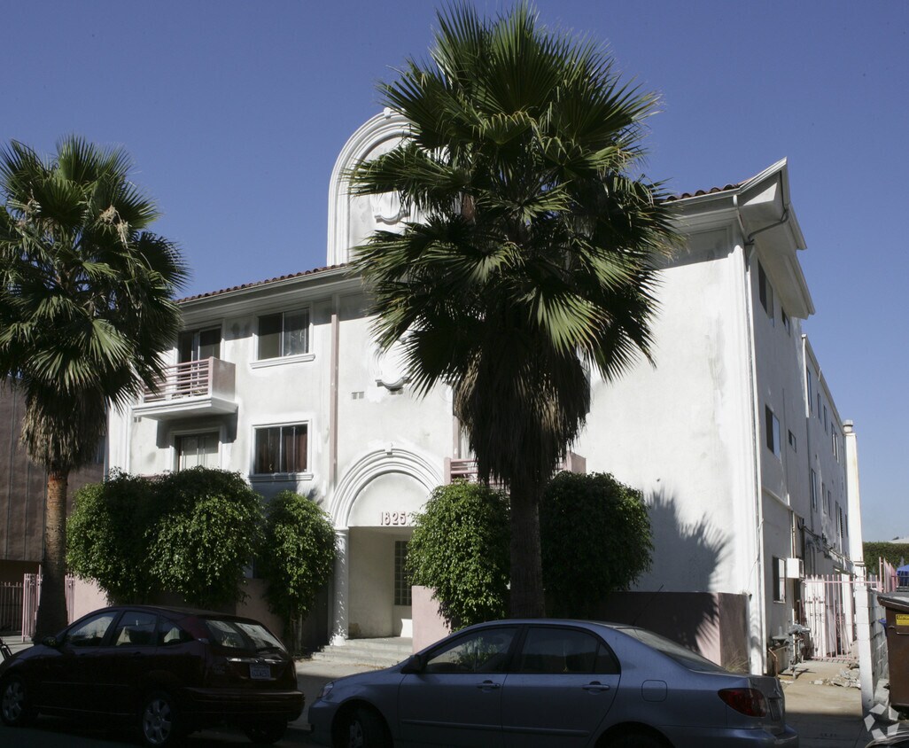 Building - 1825 N Tamarind Ave