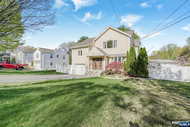 Building Photo - 405 Burnet Pl