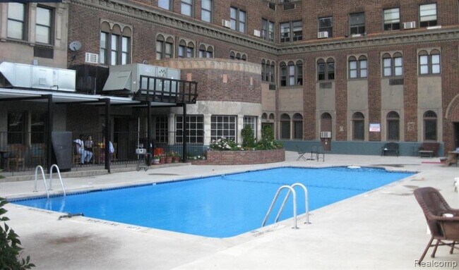 Building Photo - 5440 Cass Ave
